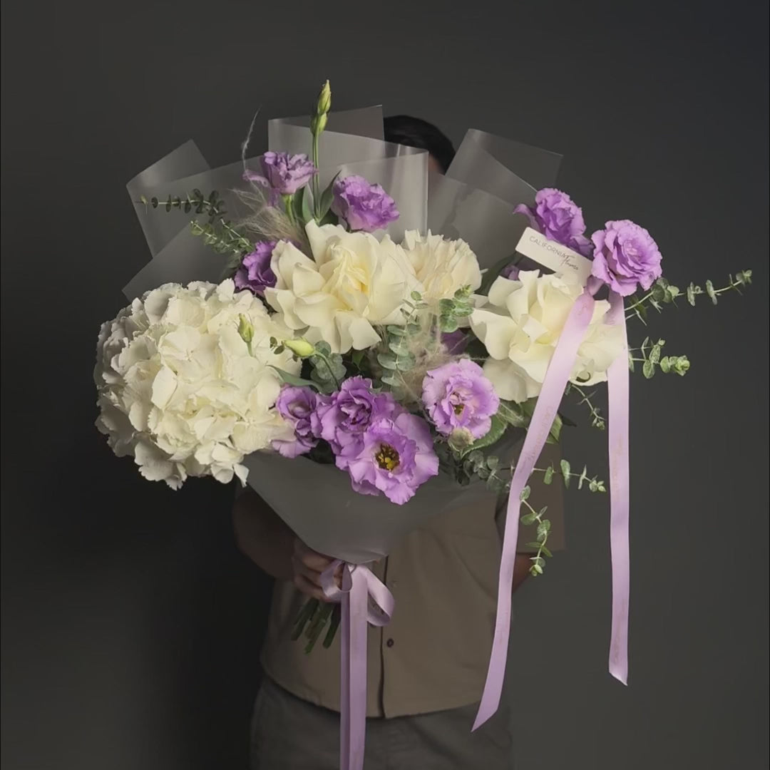 Buchet trandafiri speciali, hortensie si lisianthus mov, 4, californiaflowers.mom