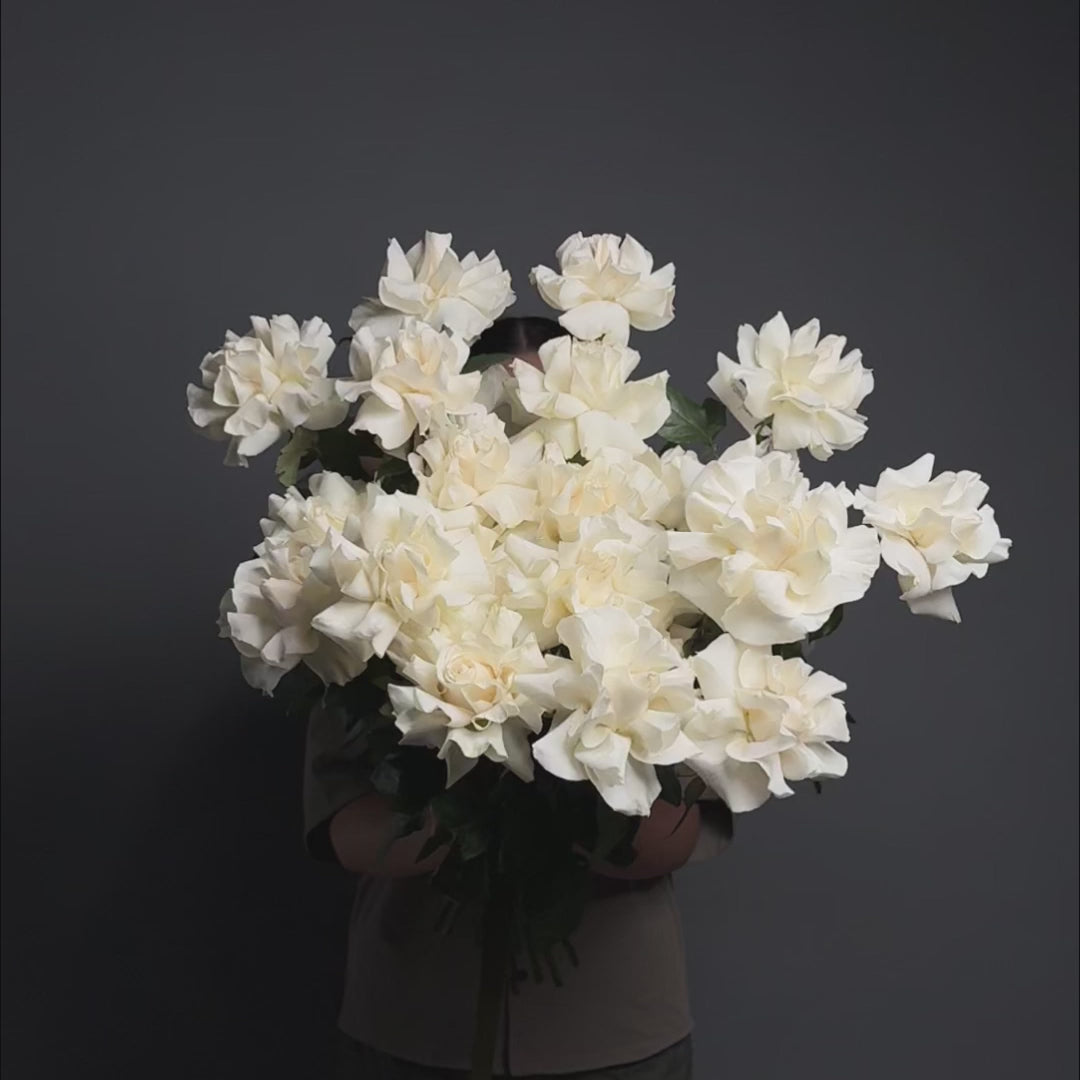 Buchet 25 trandafiri speciali albi, 4, californiaflowers.mom