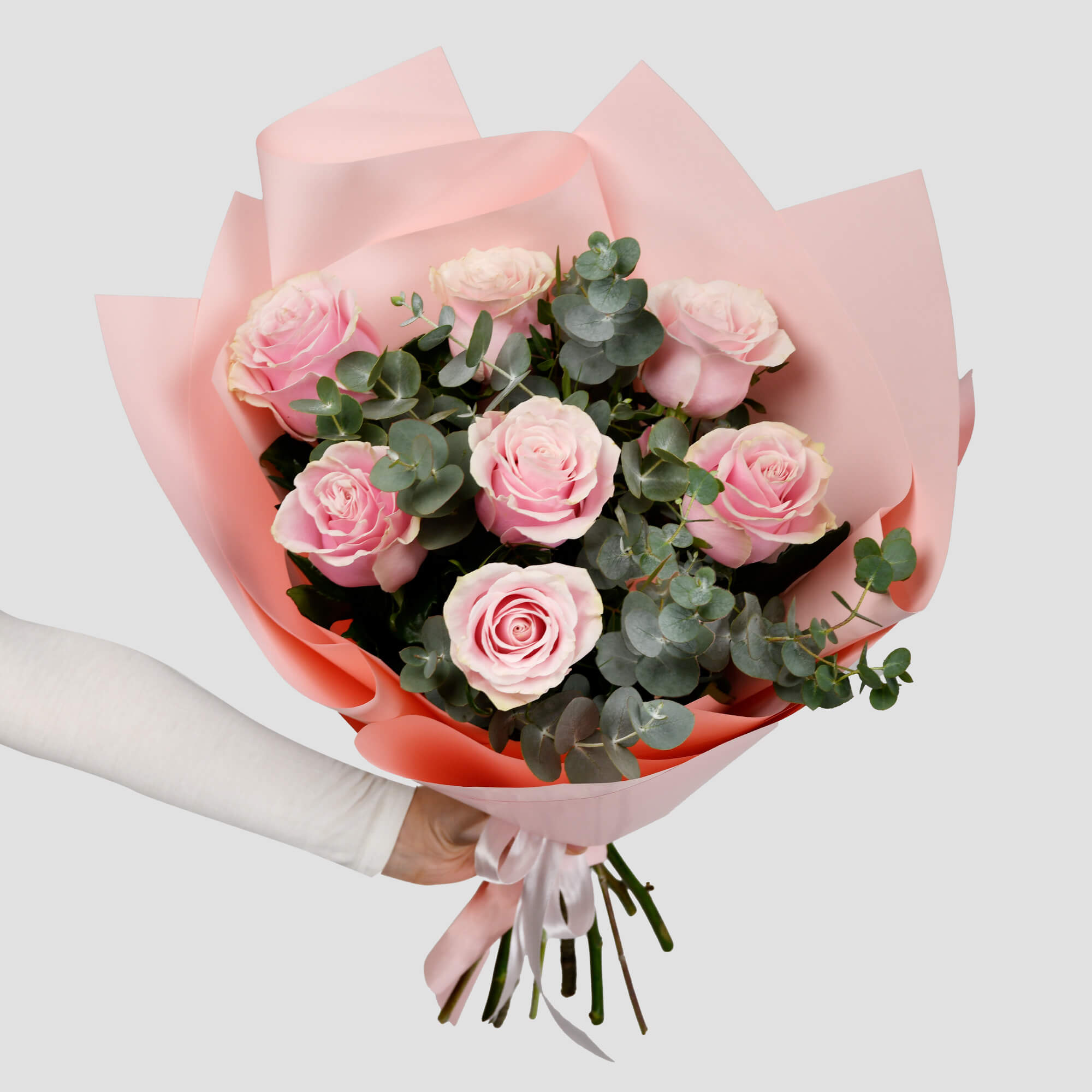 Flori de Valentine's Day - California Flowers, Buchet 7 trandafiri roz si eucalipt, californiaflowers.mom