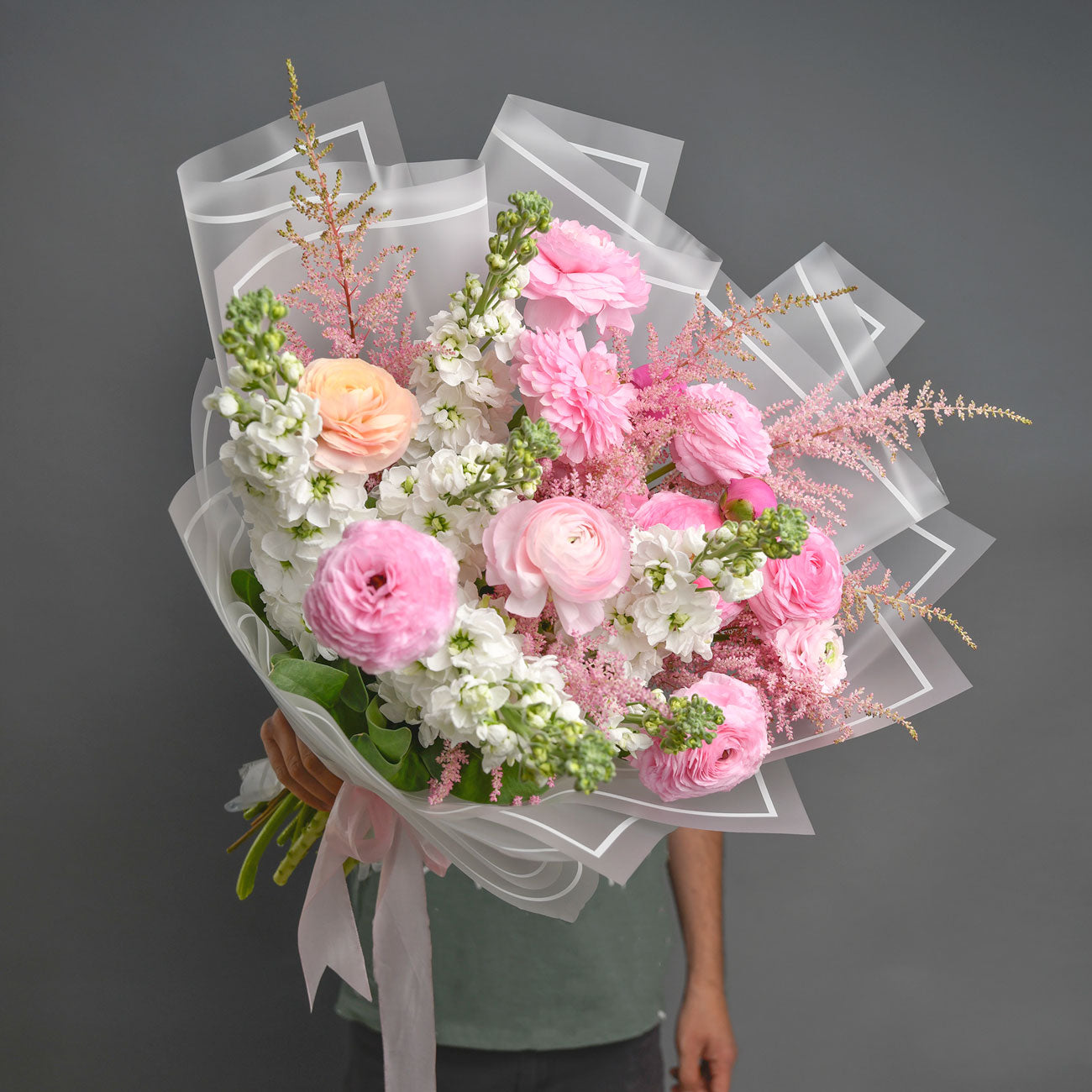 Florarie online - California Flowers ✅, Buchet bujori si ranunculus roz, californiaflowers.mom