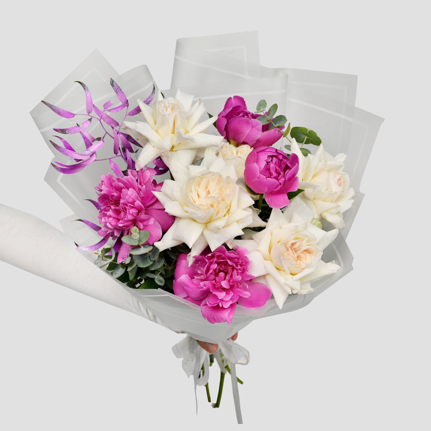 Florarie online - California Flowers ✅, Buchet bujori naturali roz si trandafiri speciali albi, californiaflowers.mom