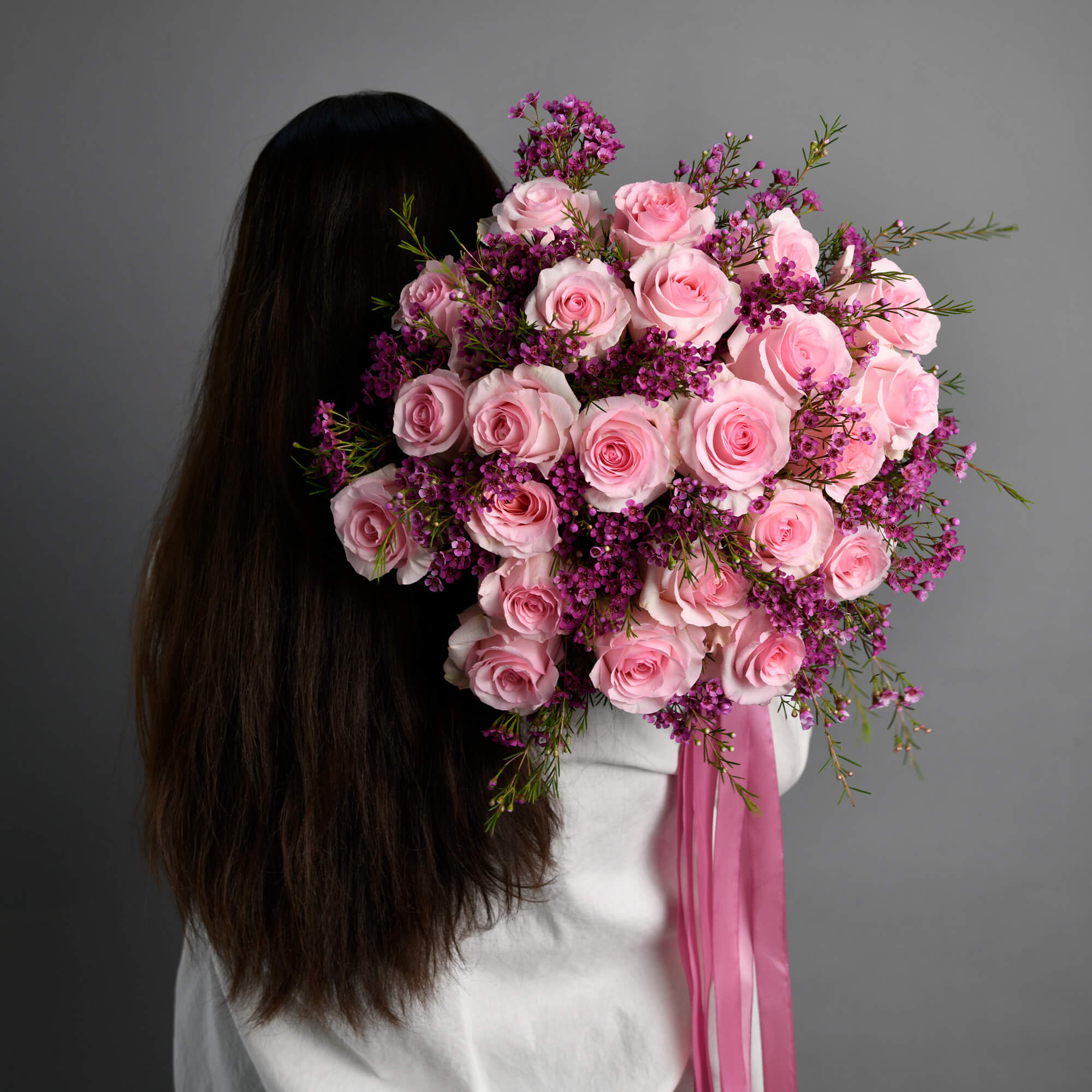 Flori pentru mama - California Flowers, Buchet trandafiri roz si wax, californiaflowers.mom