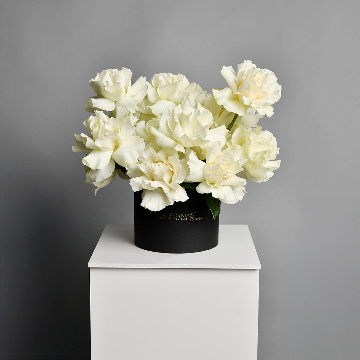 Aranjament floral in cutie cu 19 trandafiri speciali albi, 3, californiaflowers.mom