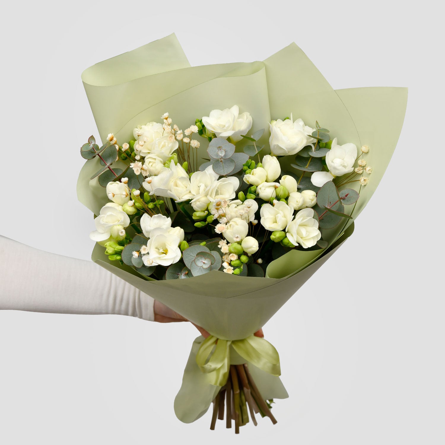 Flori de 1 Martie - California Flowers, Buchet 15 frezii albe si eucalipt, californiaflowers.mom