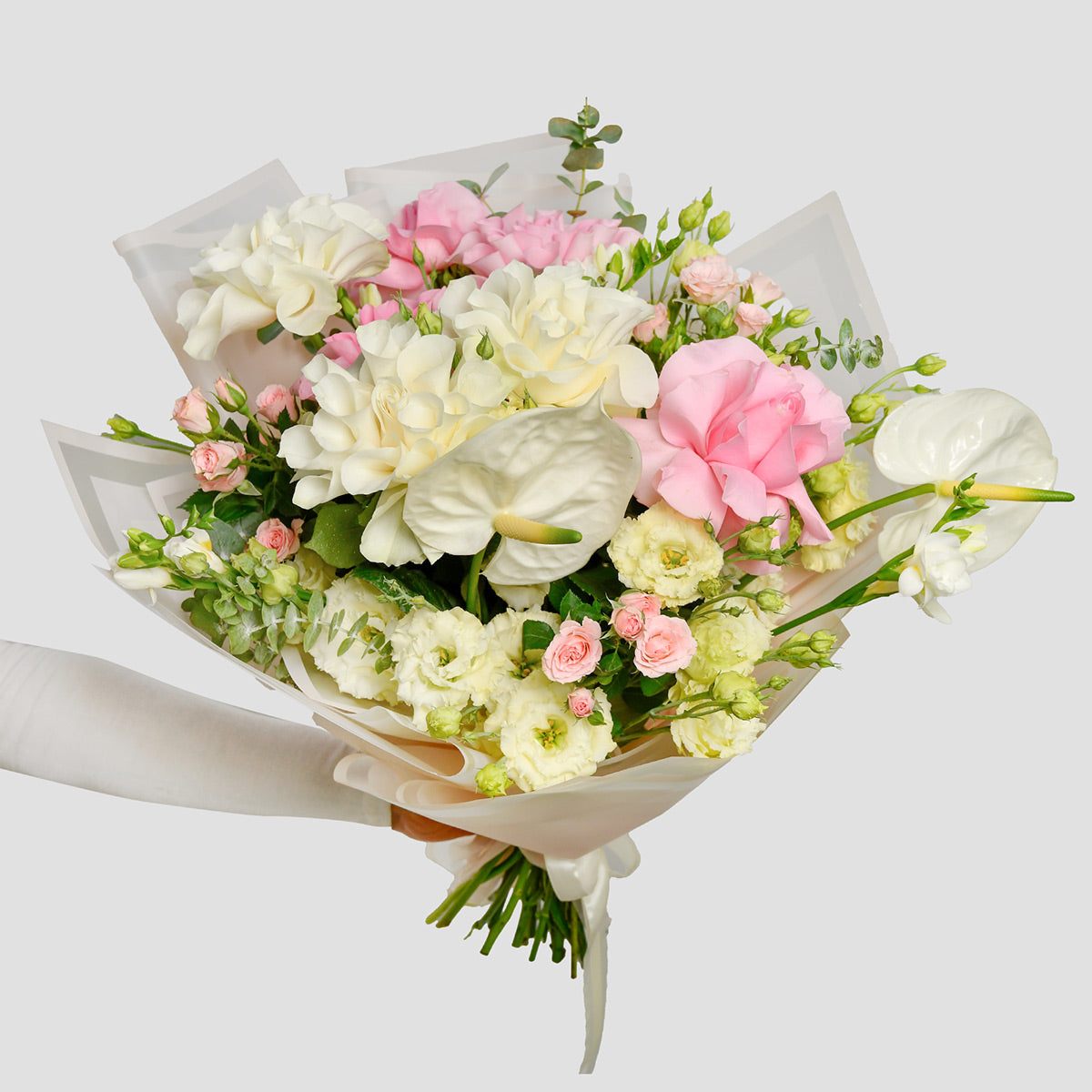 Flori de Valentine's Day - California Flowers, Buchet trandafiri speciali roz si albi, frezii si anthurium, californiaflowers.mom
