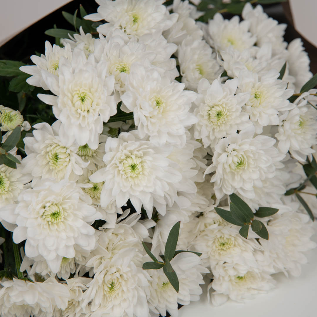 Aranjament floral funerar cu crizanteme, 3, californiaflowers.mom