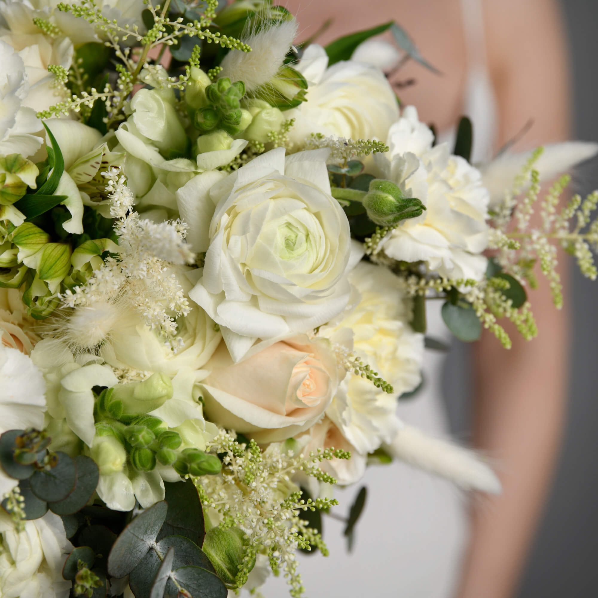 Buchet de mireasa cu ranunculus si astilbe, 10, californiaflowers.mom