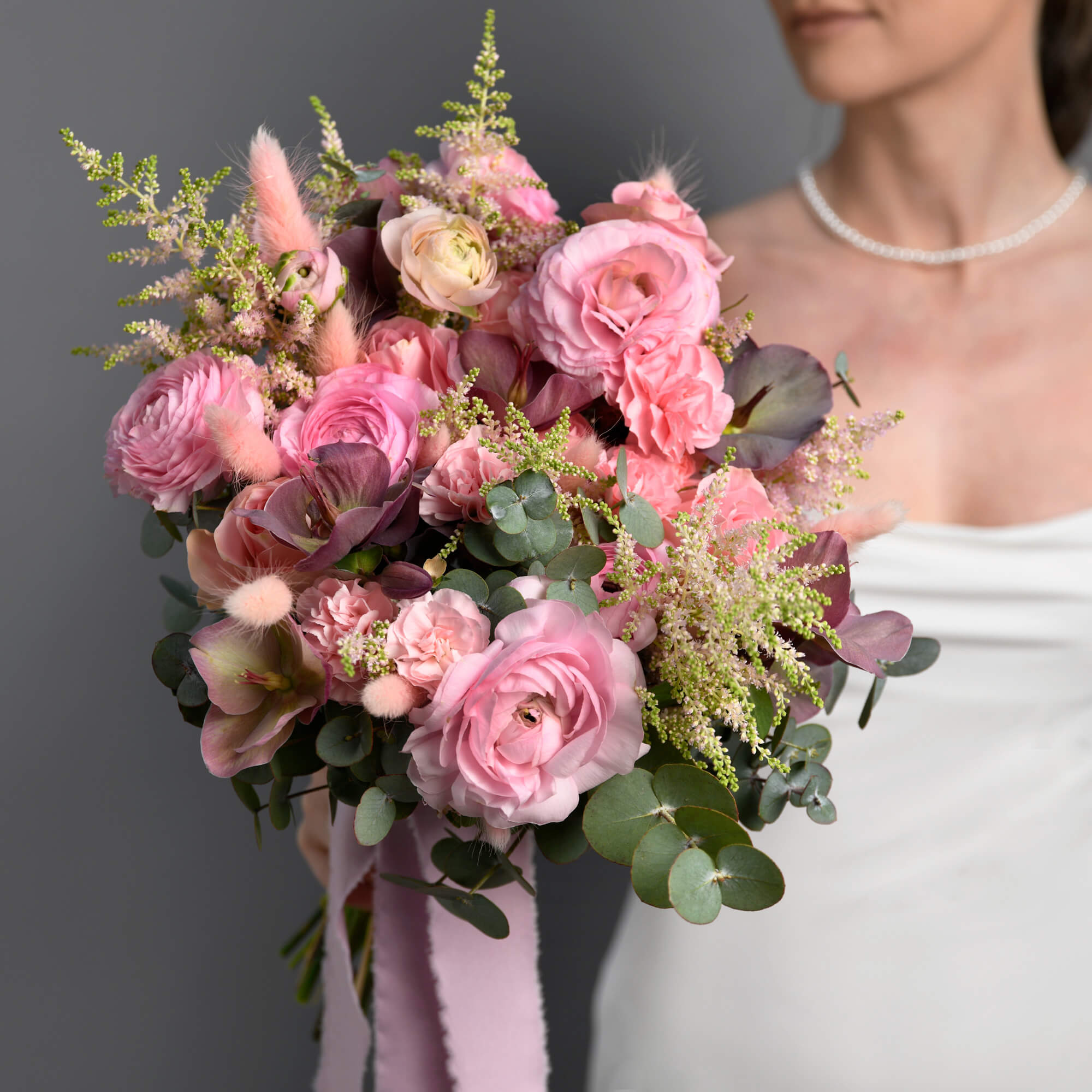 Buchet de mireasa cu ranunculus si heleborus, 3, californiaflowers.mom