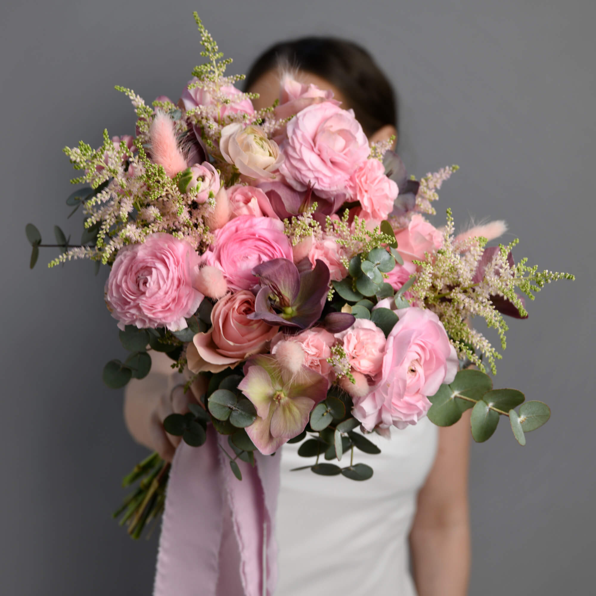 Buchet de mireasa cu ranunculus si heleborus, 5, californiaflowers.mom