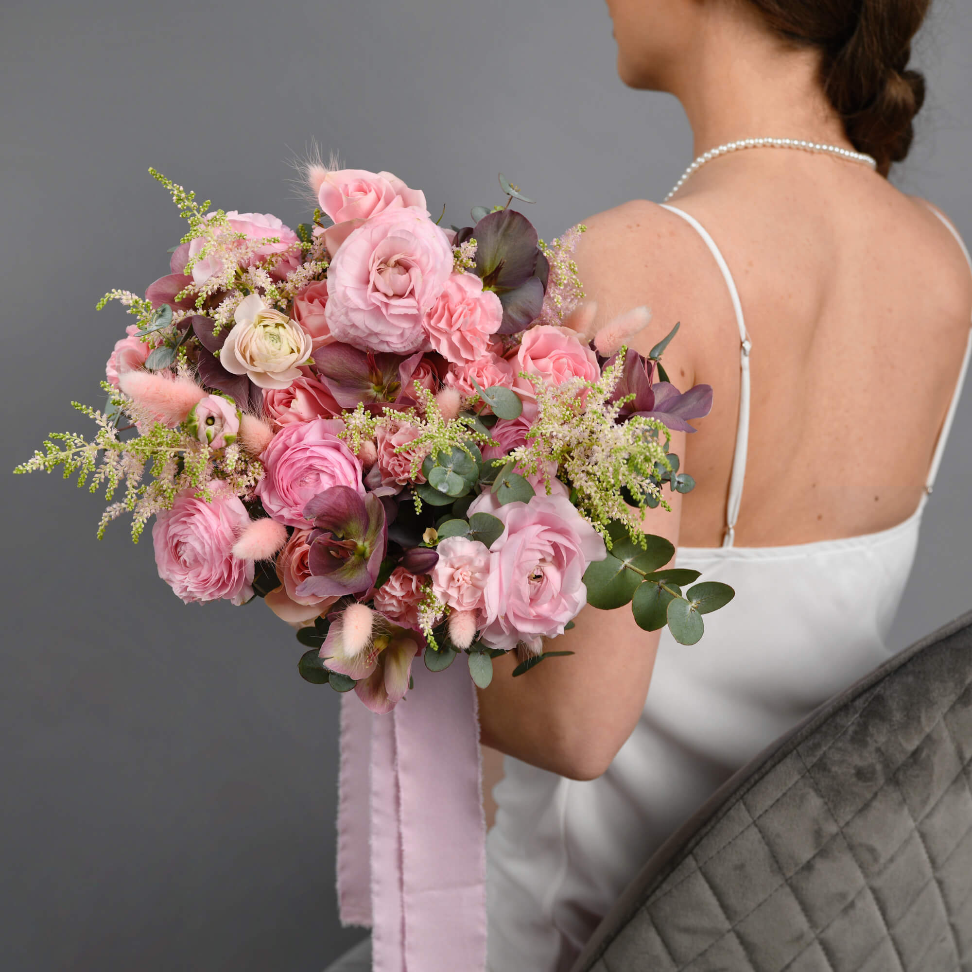 Buchet de mireasa cu ranunculus si heleborus, 7, californiaflowers.mom