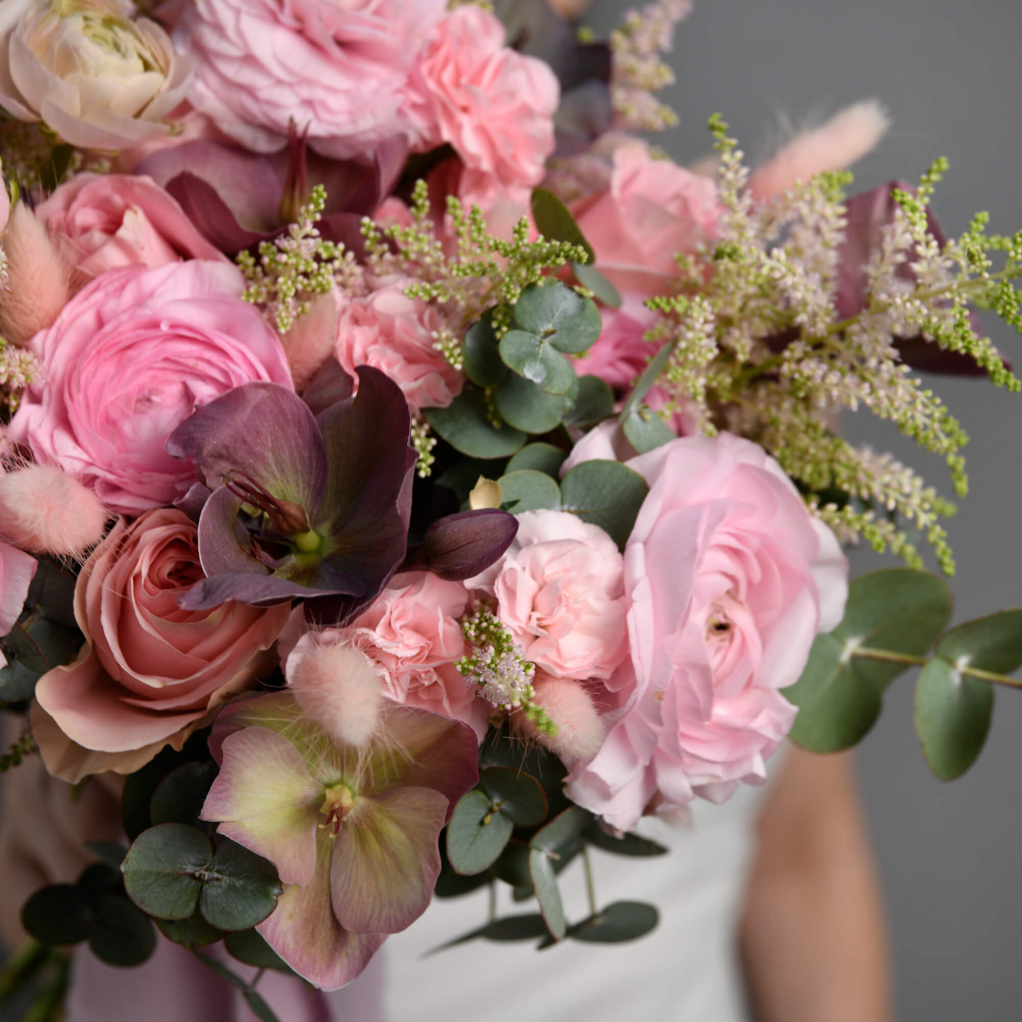 Buchet de mireasa cu ranunculus si heleborus, 9, californiaflowers.mom