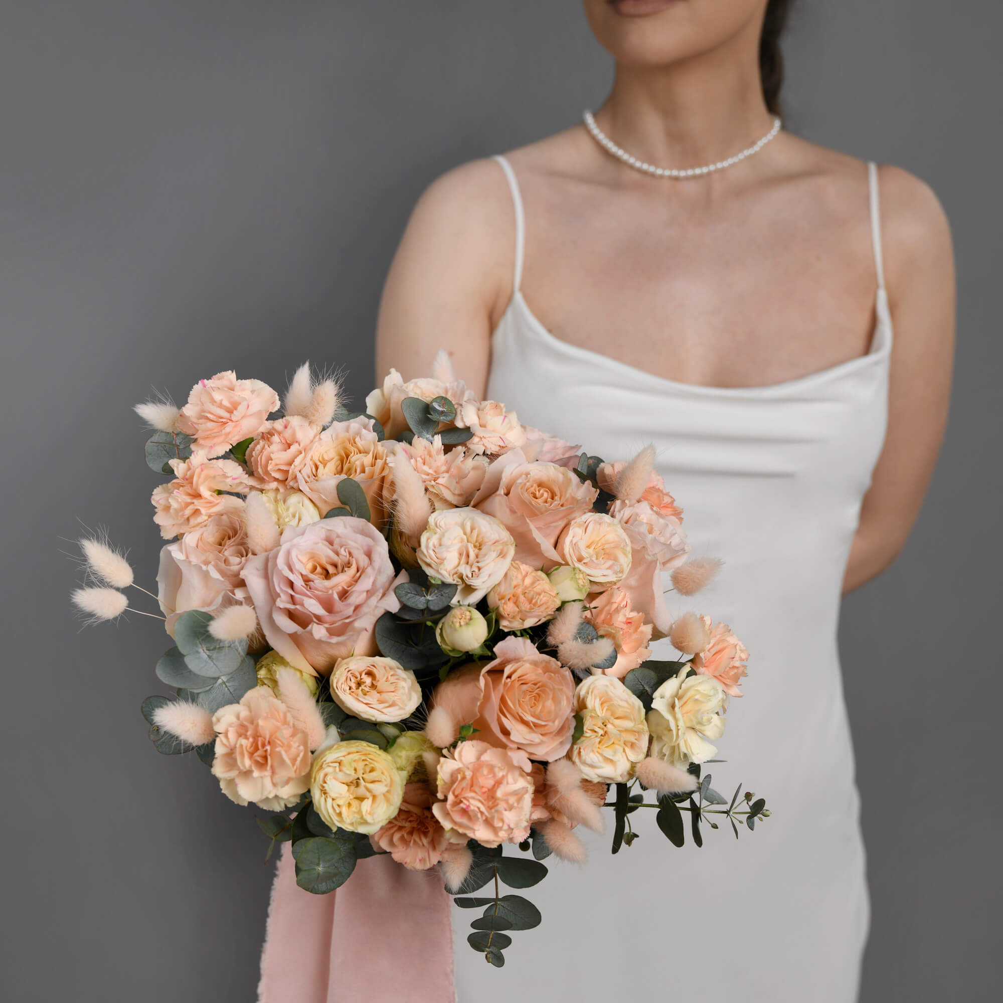 Buchet mireasa cu miniroze si trandafiri, 6, californiaflowers.mom