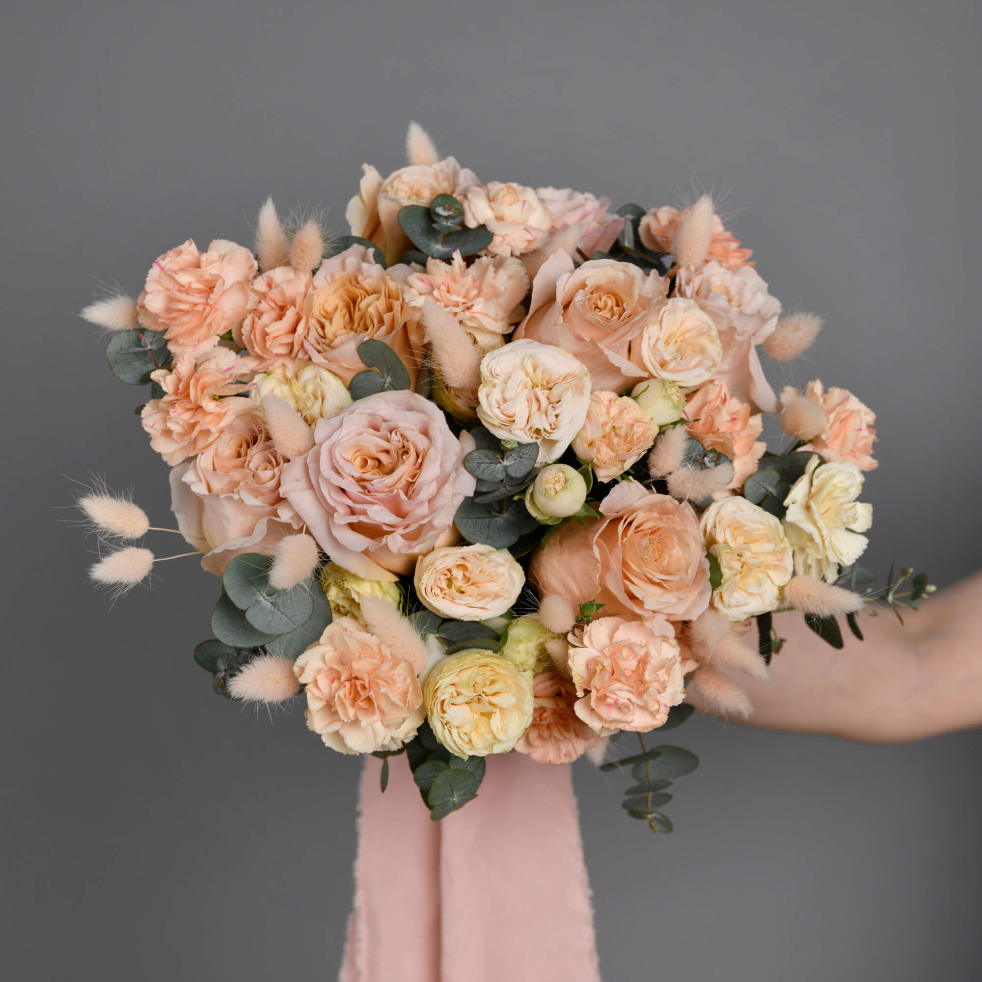 Buchet mireasa cu miniroze si trandafiri, 7, californiaflowers.mom
