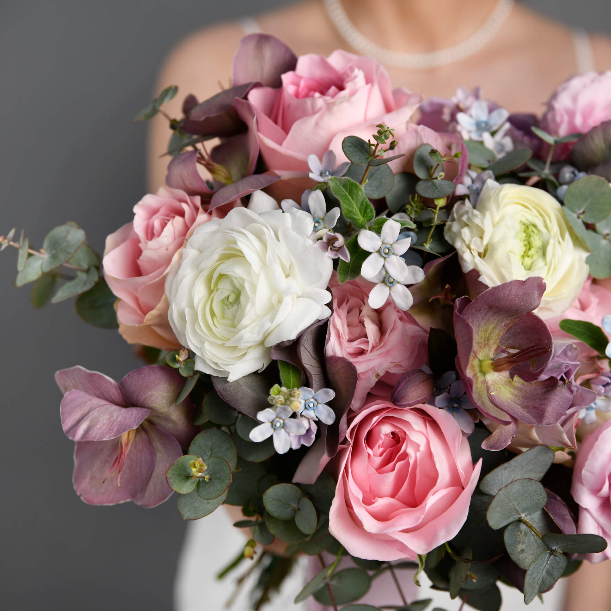 Buchet mireasa cu trandafiri roz si ranunculus, 7, californiaflowers.mom