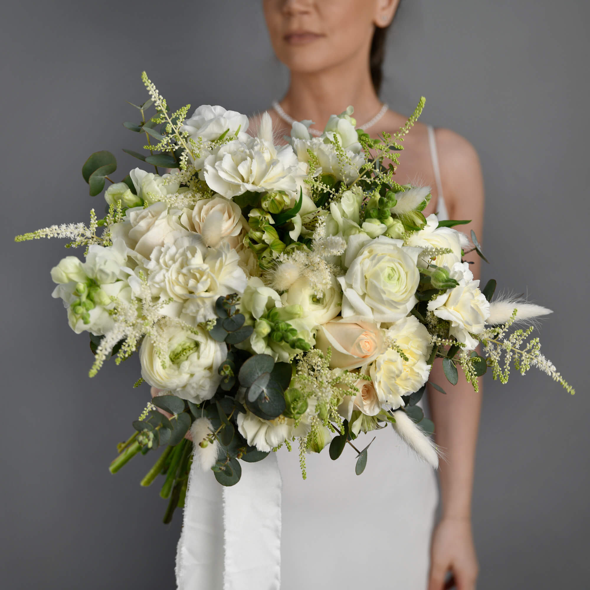 Buchet de mireasa cu ranunculus si astilbe, 8, californiaflowers.mom