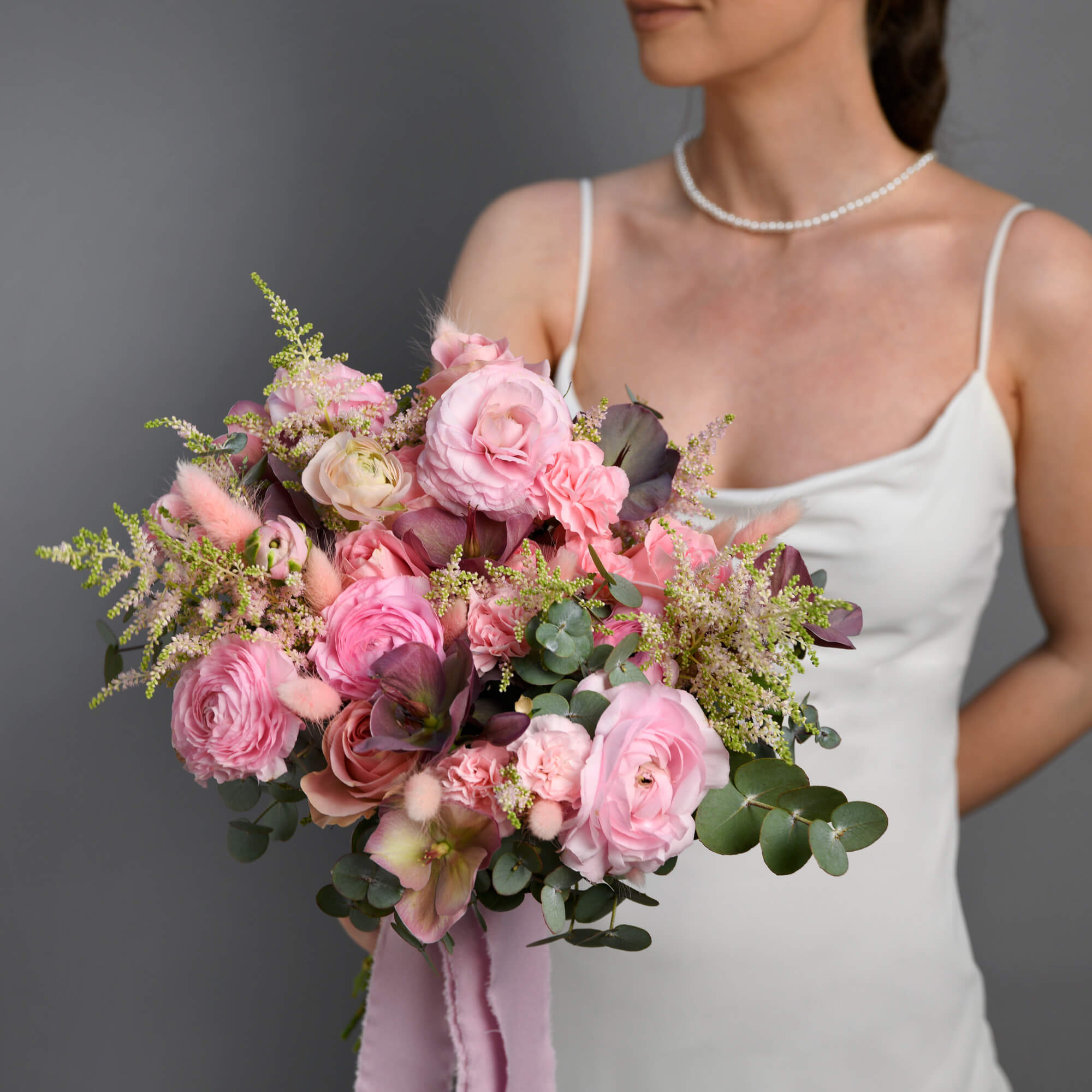 Buchet de mireasa cu ranunculus si heleborus, 6, californiaflowers.mom