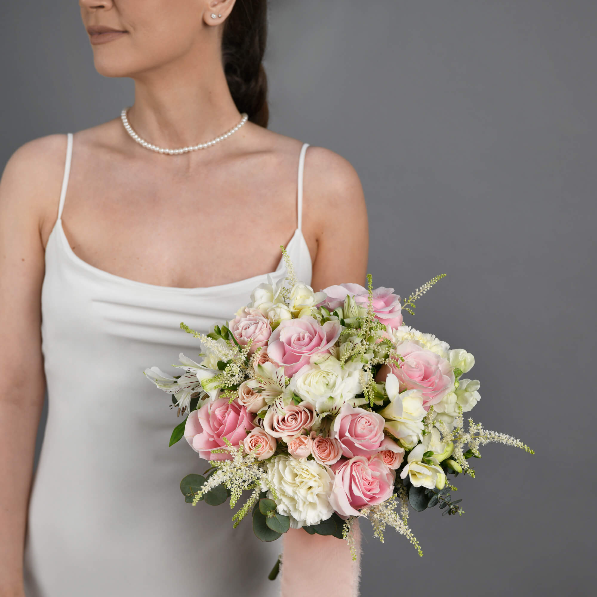 Buchet mireasa cu trandafiri roz si miniroze roz, 3, californiaflowers.mom