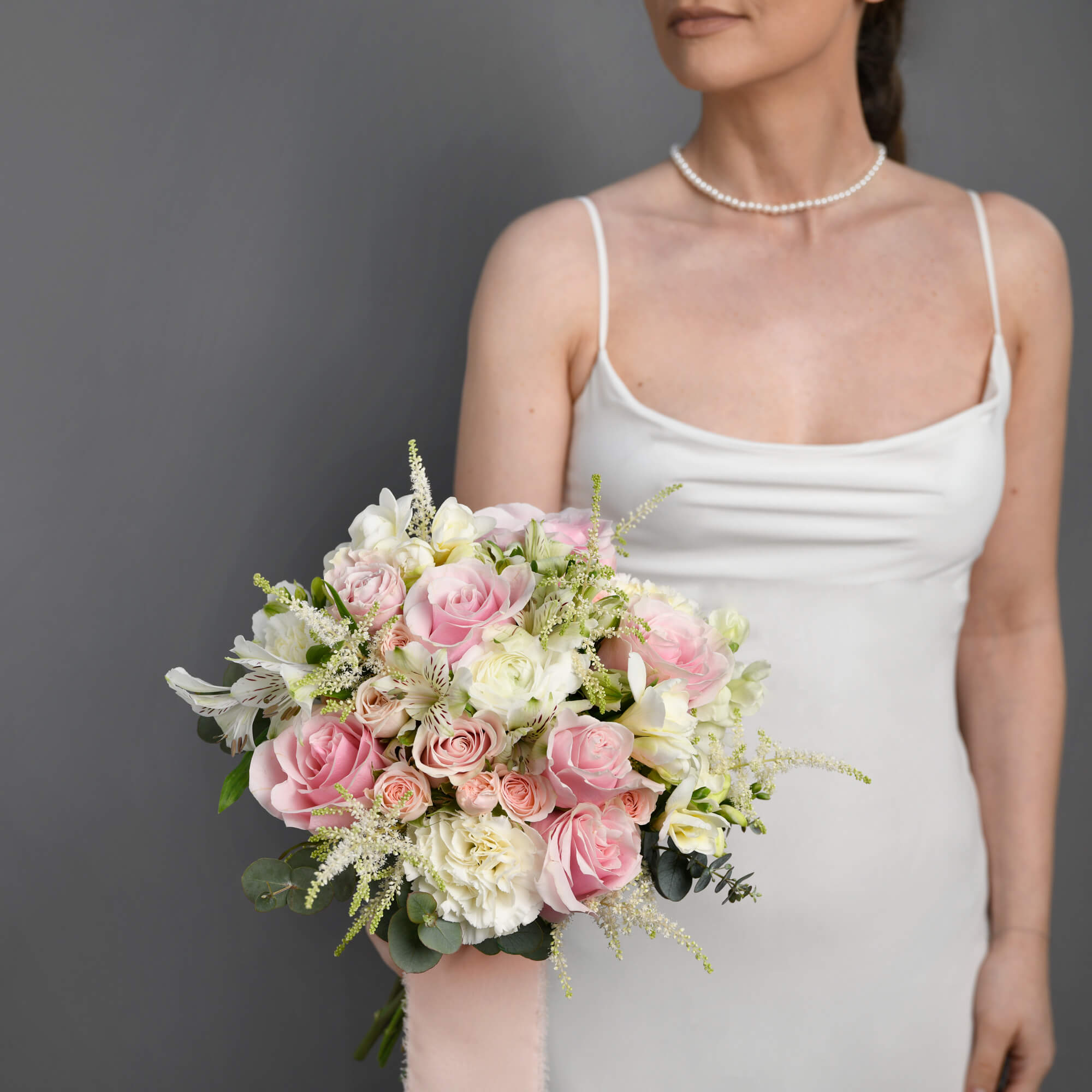 Buchet mireasa cu trandafiri roz si miniroze roz, 7, californiaflowers.mom
