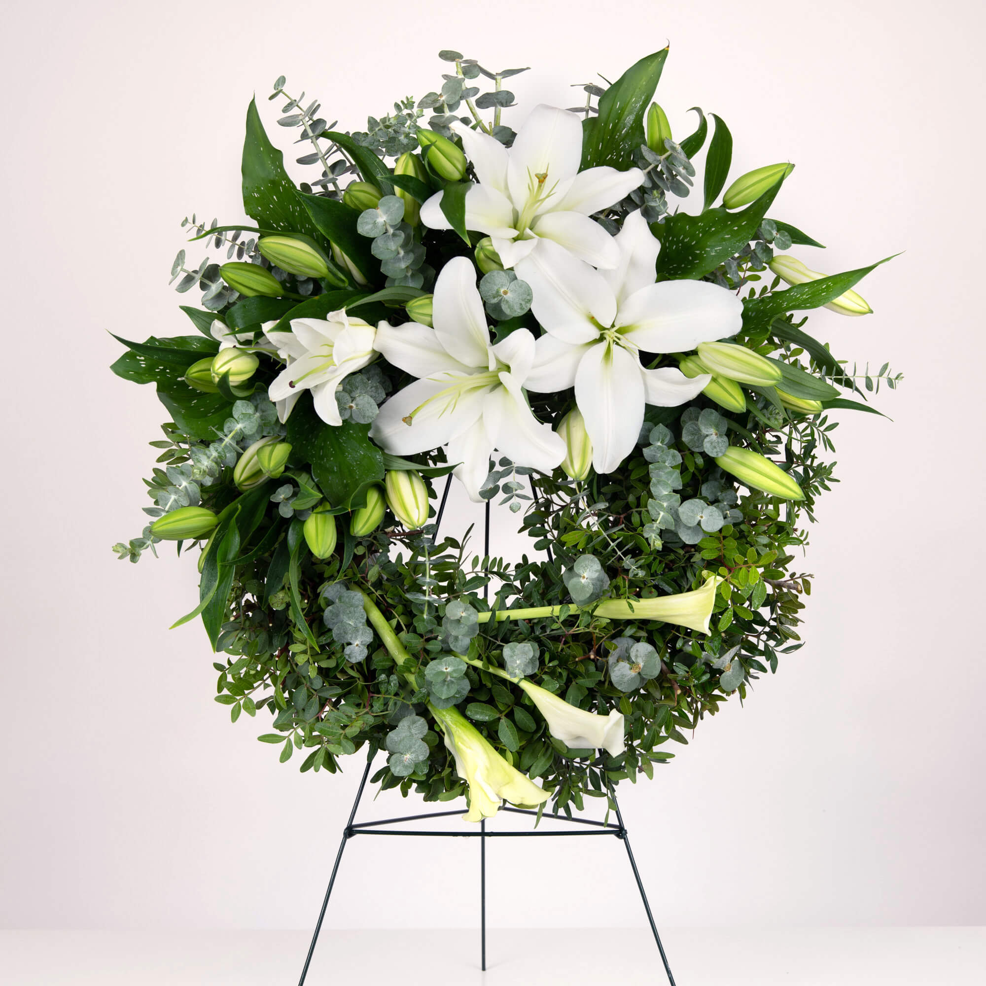 Produse, Aranjament floral funerar cu cale si crini, californiaflowers.mom