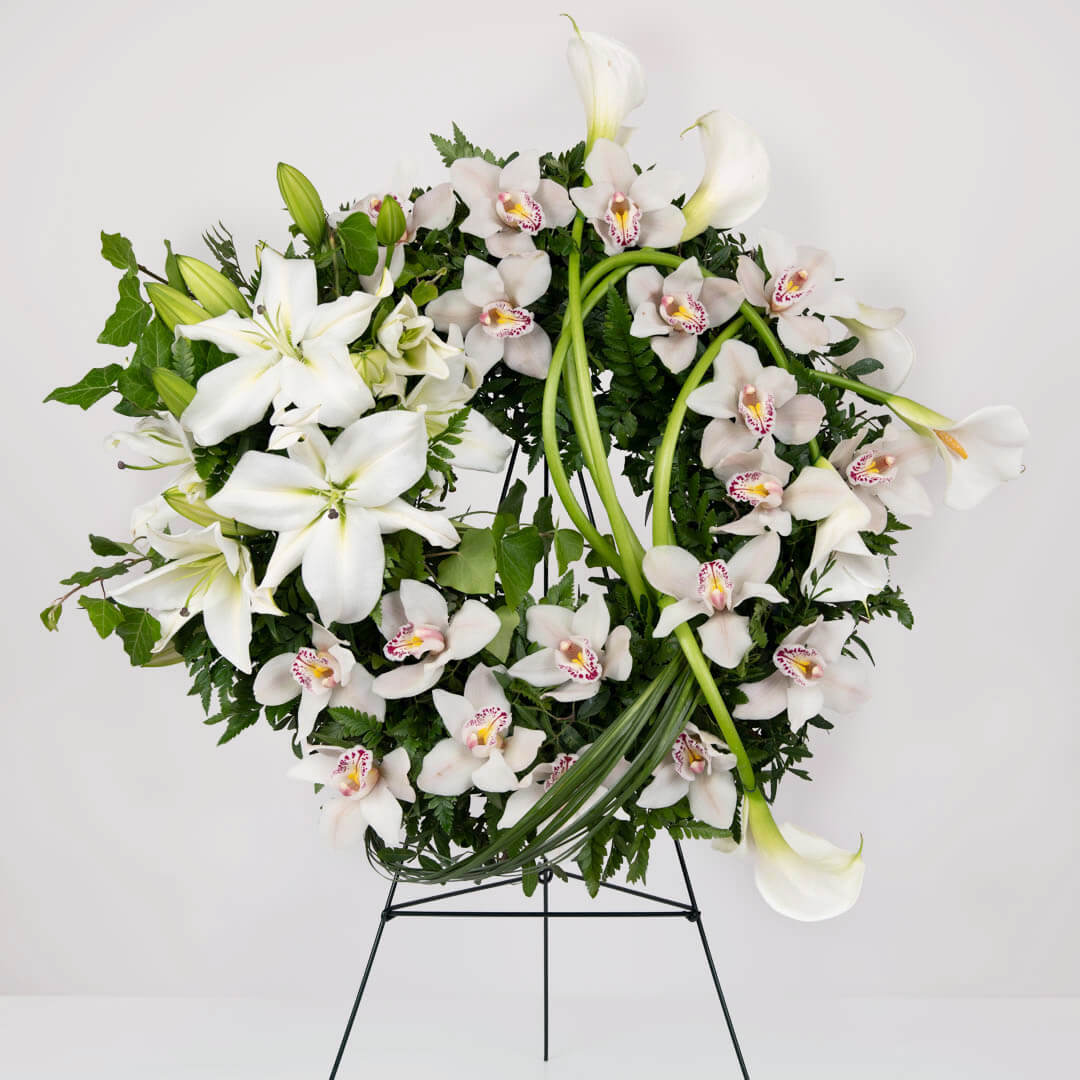 Coroane funerare, Coroana de flori rotunda cu cymbidium si crini, californiaflowers.mom