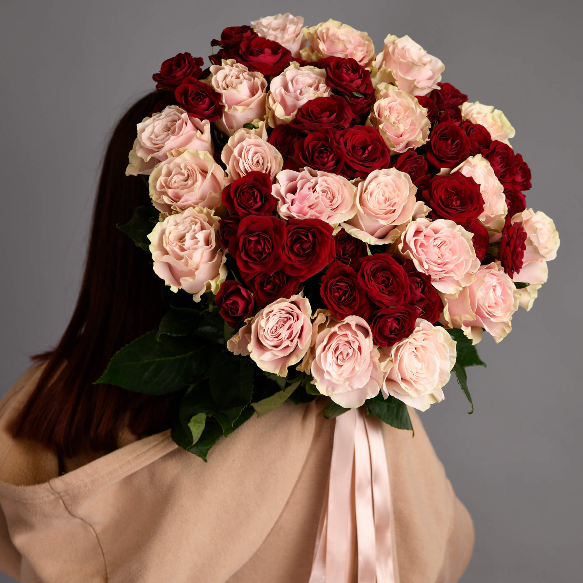 Buchet 31 trandafiri roz si rosii, 3, californiaflowers.mom