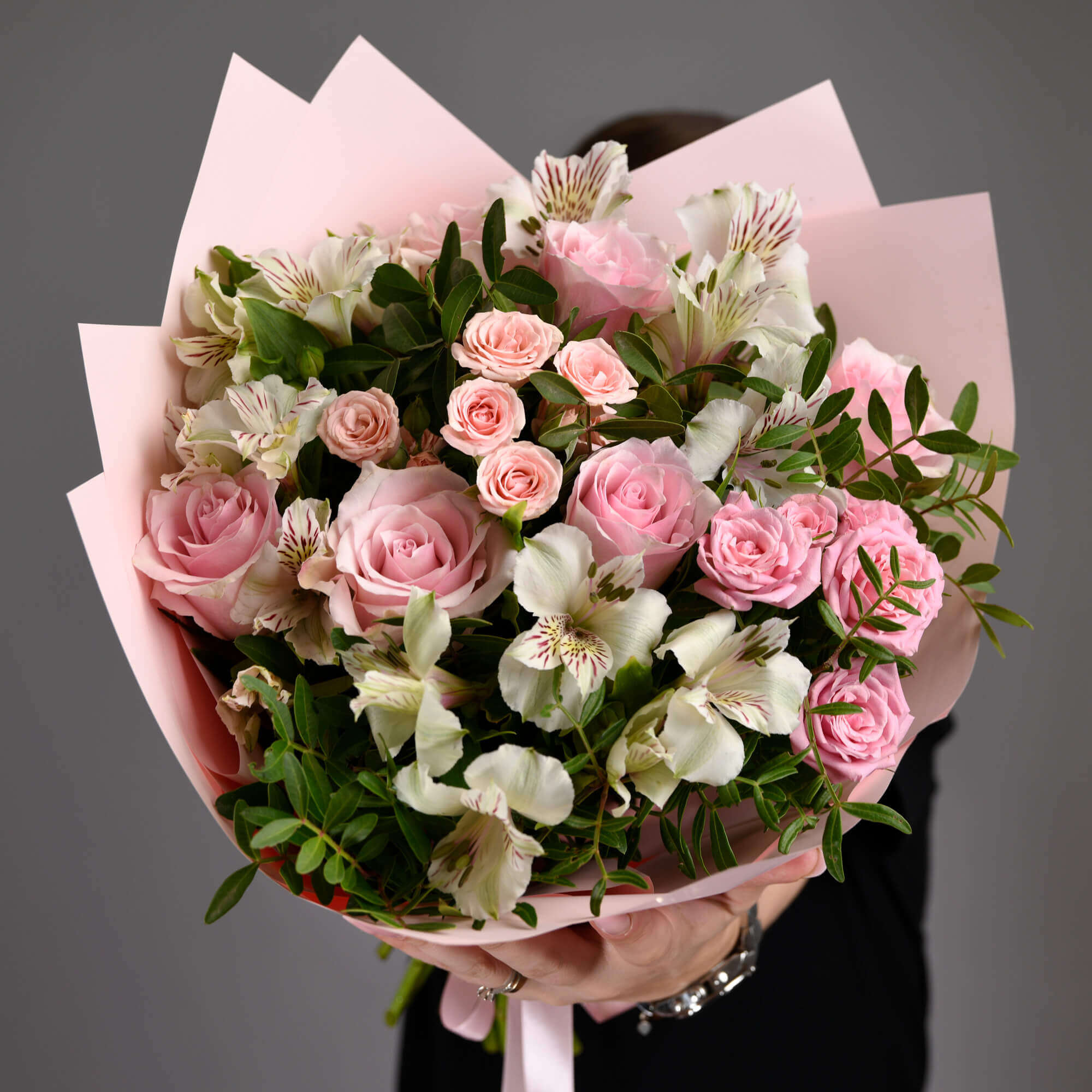 Flori de Valentine's Day - California Flowers, Buchet trandafiri roz, alstroemeria si miniroze, californiaflowers.mom