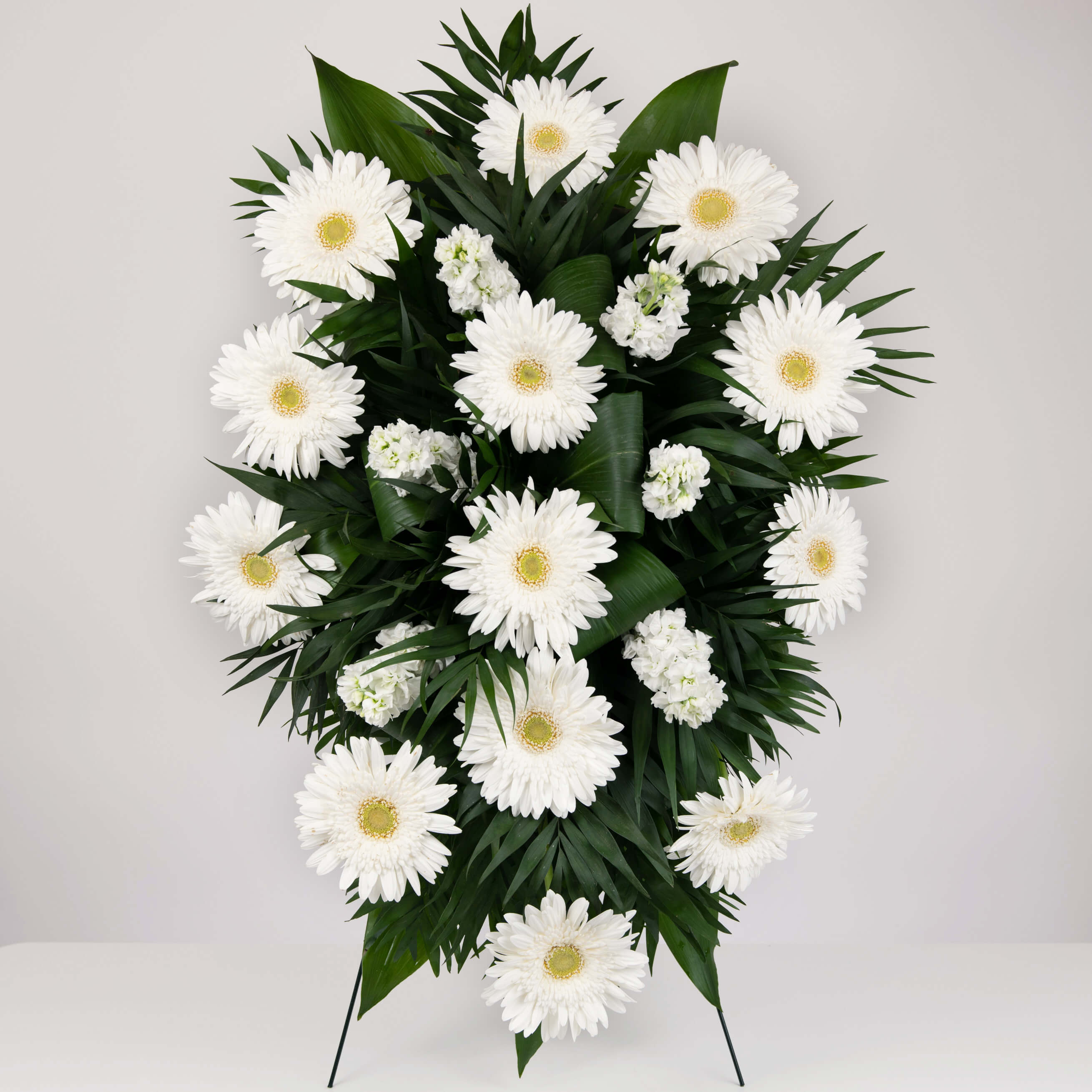Coroane funerare, Aranjament floral funerar cu gerbera si matthiola, californiaflowers.mom