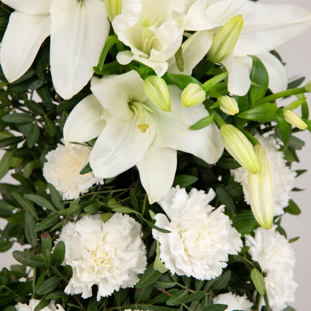 Produse, Aranjament floral funerar cu crini si garoafe, californiaflowers.mom
