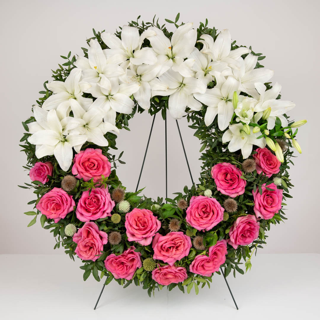 Căutare: s-au găsit 32 rezultate pentru „crini*”, Coroana funerara rotunda cu crini si trandafiri, californiaflowers.mom