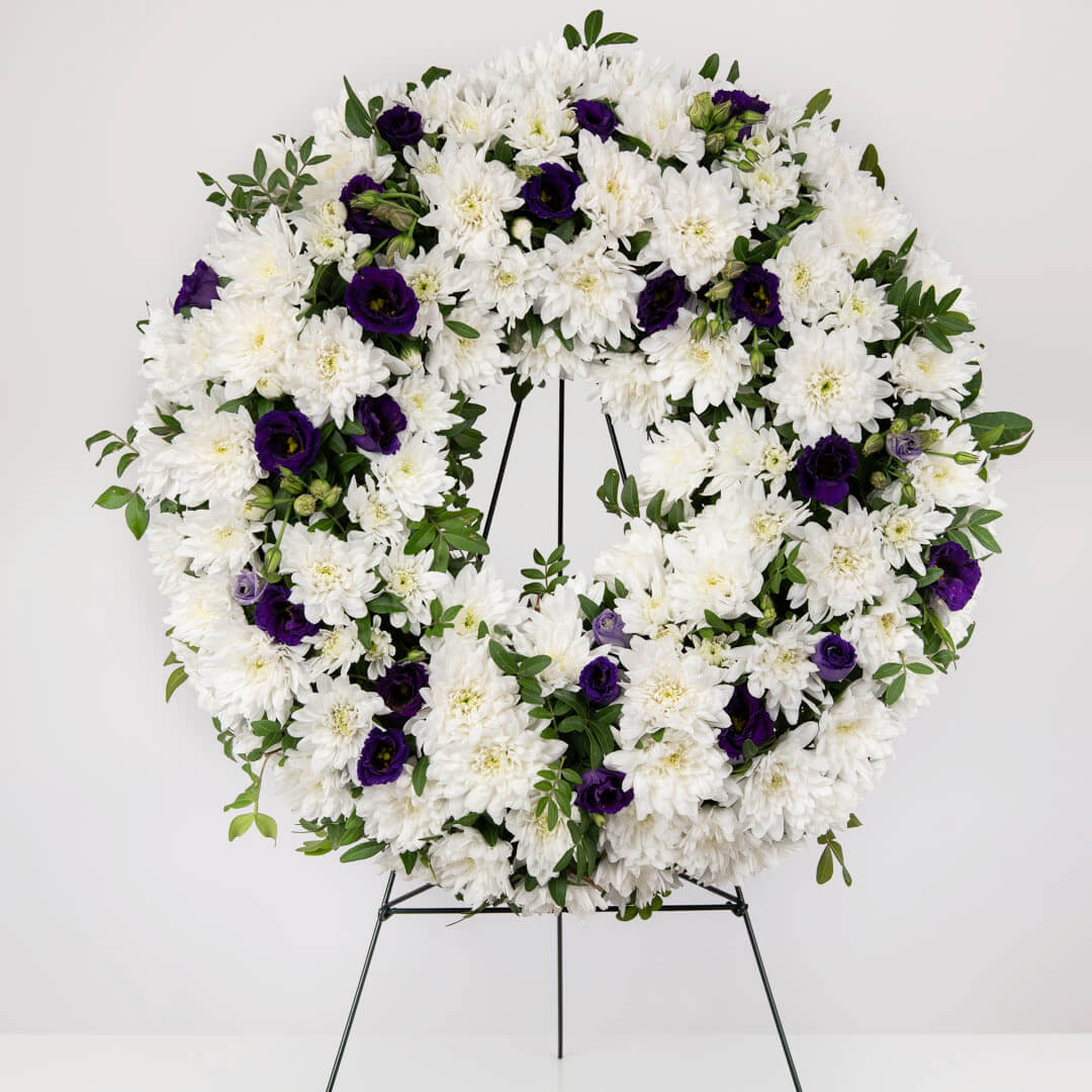 Coroana de flori rotunda cu lisianthus si crizanteme, 1, californiaflowers.mom