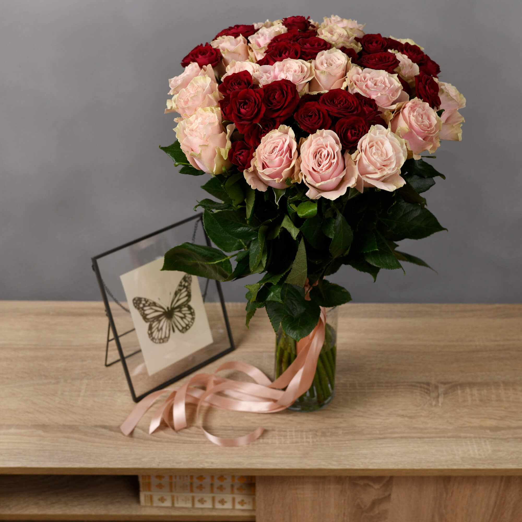 Buchet 31 trandafiri roz si rosii, 4, californiaflowers.mom