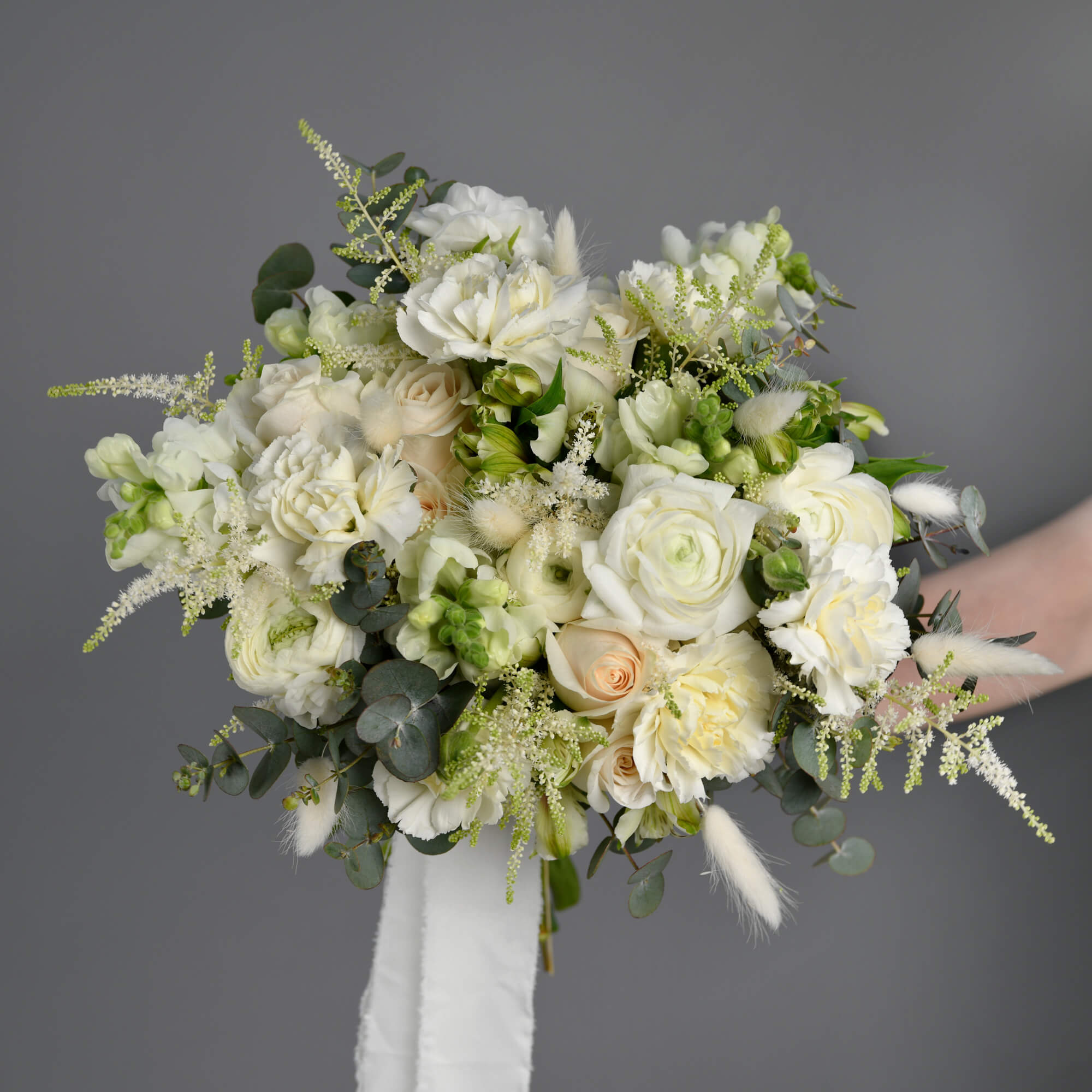 Buchet de mireasa cu ranunculus si astilbe, 4, californiaflowers.mom